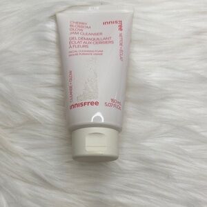 INNISFREE Cherry Blossom Glow Jam Cleanser